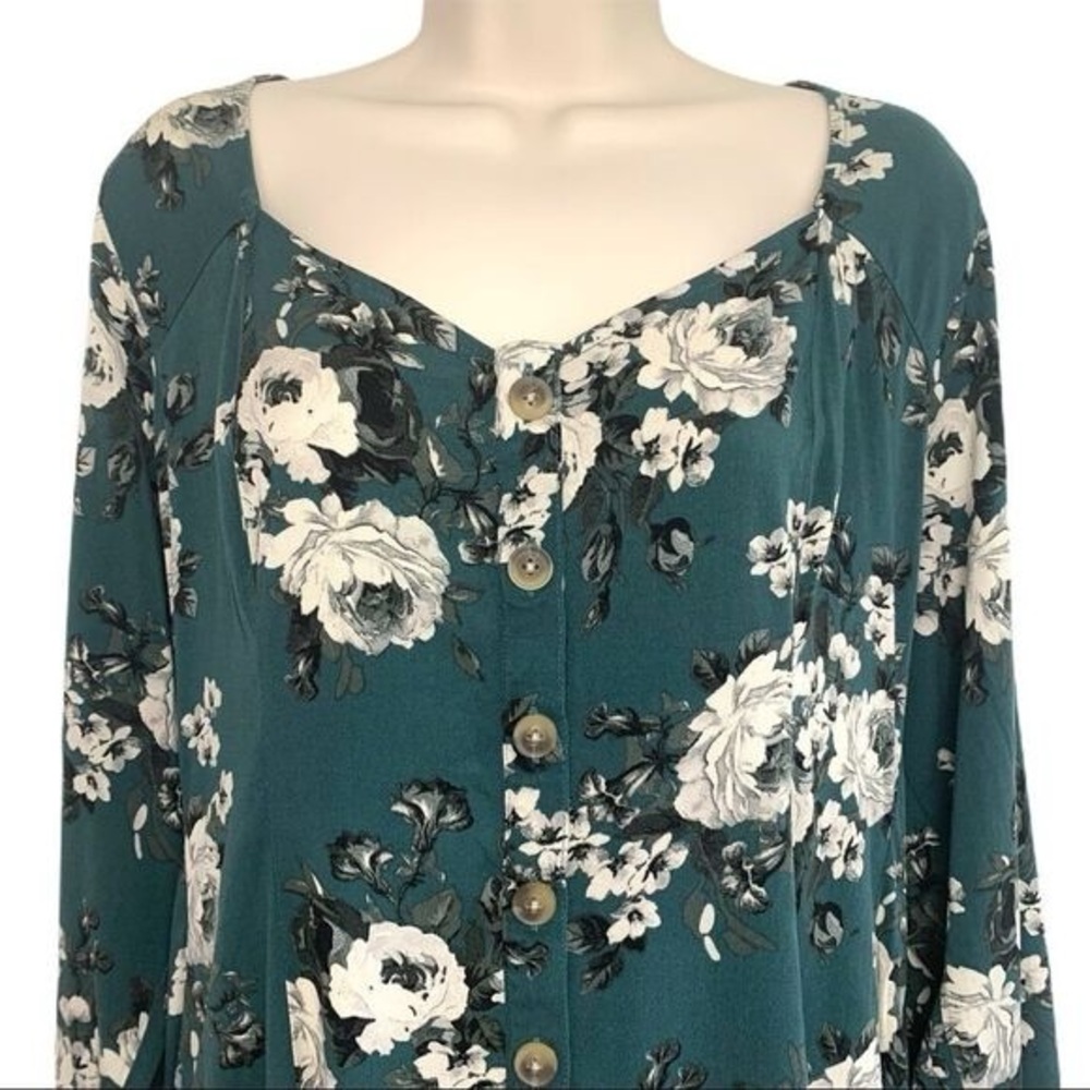 Torrid Floral Green Button Top - Picture 5 of 6